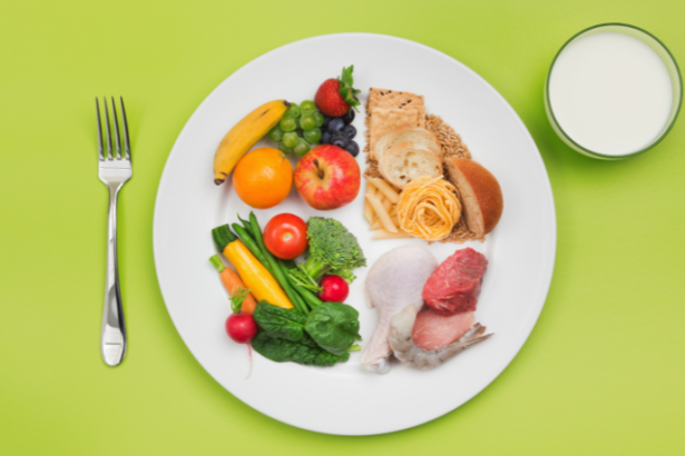 Lawrence Aseba Tipo explica como iniciar uma dieta equilibrada de forma gradual, promovendo saúde sem extremismos.