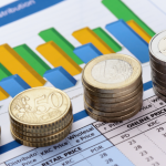 Andrey de Oliveira Pontes esclarece as diferenças entre renda fixa e renda variável e qual opção tende a fazer mais sentido para iniciantes.