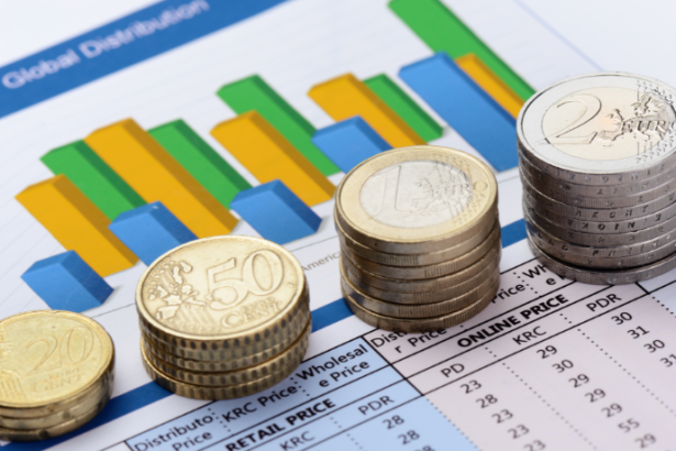 Andrey de Oliveira Pontes esclarece as diferenças entre renda fixa e renda variável e qual opção tende a fazer mais sentido para iniciantes.