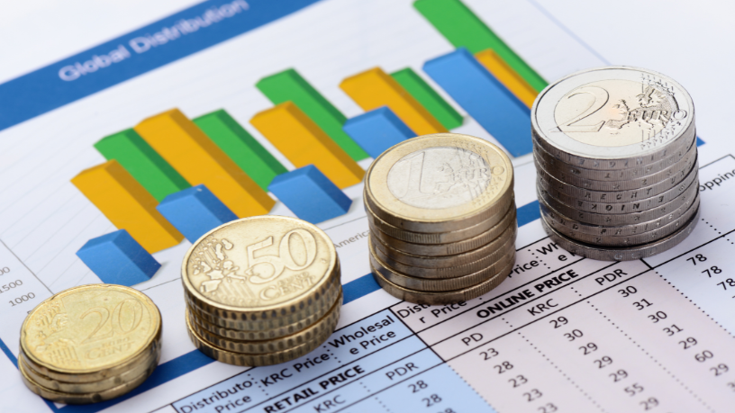 Andrey de Oliveira Pontes esclarece as diferenças entre renda fixa e renda variável e qual opção tende a fazer mais sentido para iniciantes.