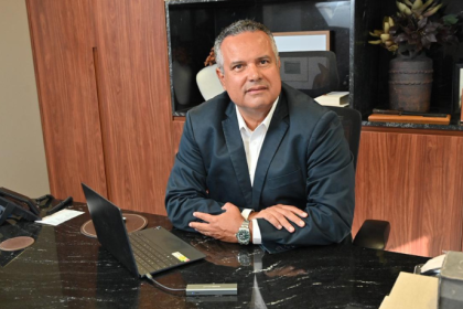 Para Elmar Juan Passos Varjão Bomfim, a formação técnica contínua é indispensável para garantir excelência e precisão em obras especiais.