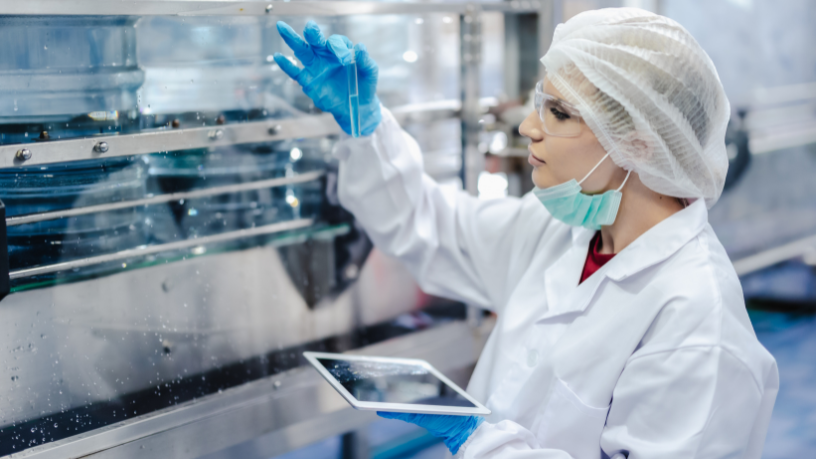 Em cadeias produtivas cada vez mais complexas, Elias Assum Sabbag Junior analisa o papel estratégico da engenharia da qualidade no segmento plástico.